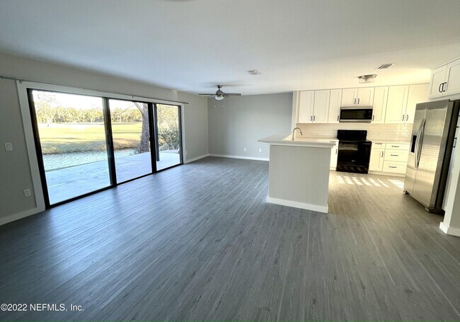 Building Photo - 160 Bermuda Ct