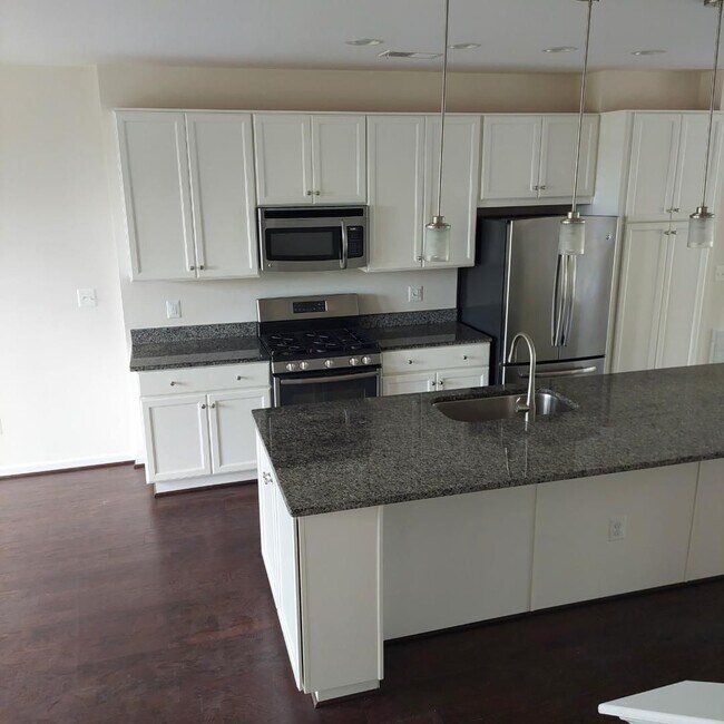 Building Photo - Updated Townhome in A Great Area Available...