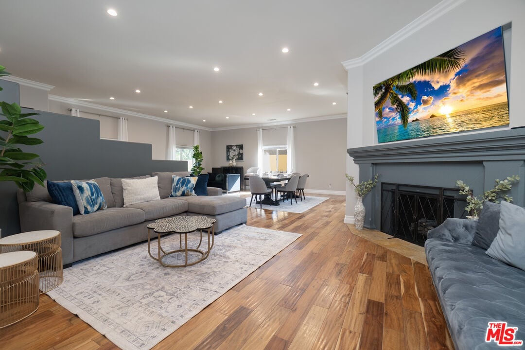 Foto principal - 5181 Densmore Ave