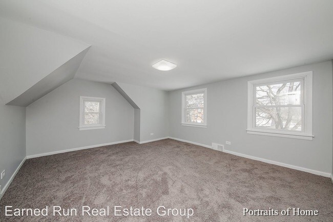 Building Photo - 3 br, 1 bath House - 563 W Harding Rd