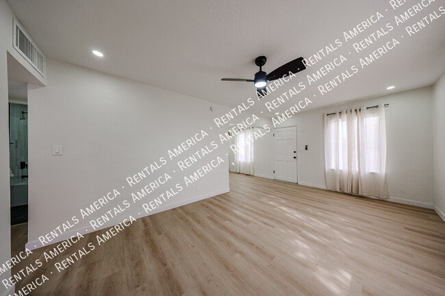 Foto del edificio - 2047 E Virginia Ave