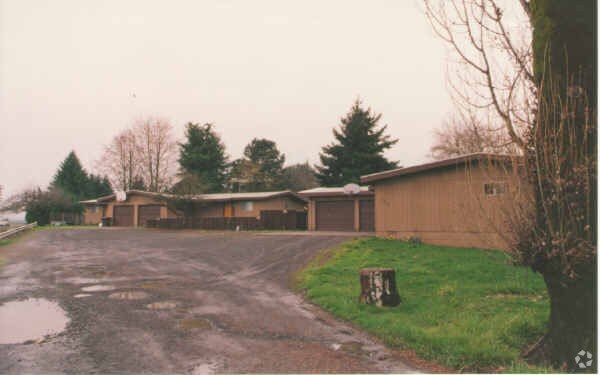 Primary Photo - 1648 1704 Poplar St