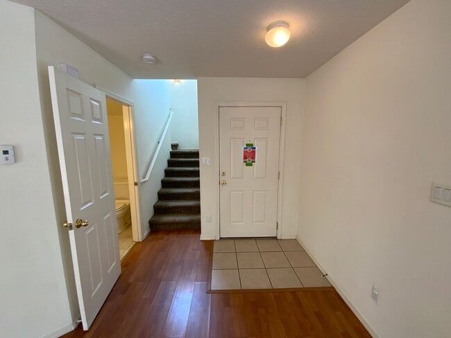 Foto del edificio - 3 Bedroom Home Available In Gated Communit...