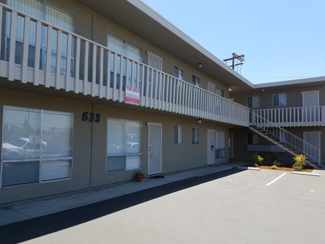 Building Photo - 633 Park Ave