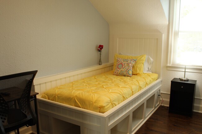 Unit 19 has a double bed. Each bed has cubbies for extra storage underneath. (Linens and pillows are not included) - 3811 Gallatin Pike