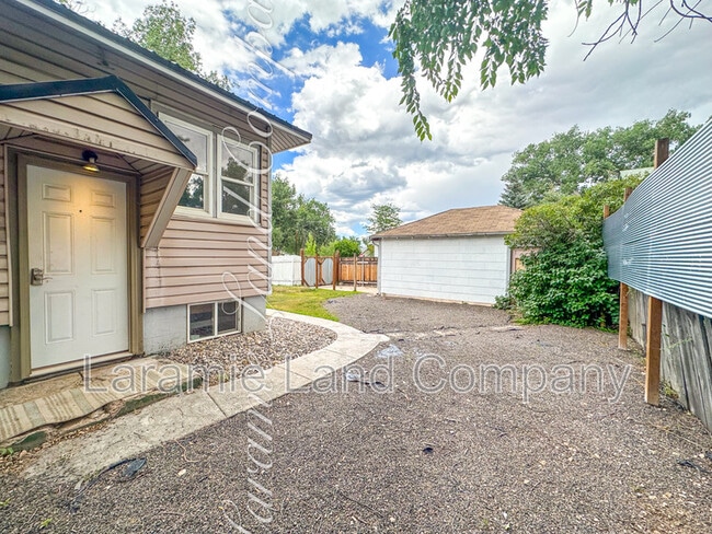 Building Photo - 612 E Bradley St