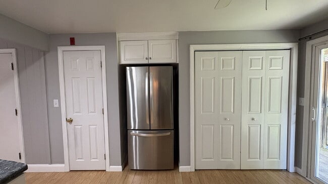 Building Photo - Bright & Sunlit 2nd-Floor Unit in Peaceful Kittery Setting!