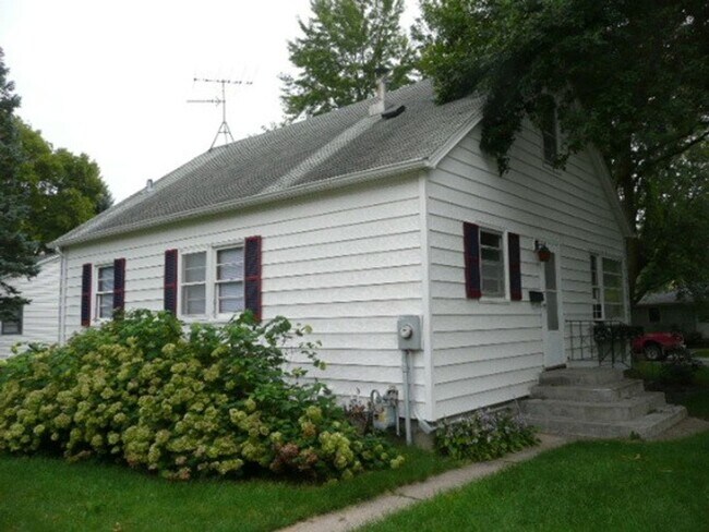 Building Photo - Charming 2 Bed/1 Bath House in New Prague