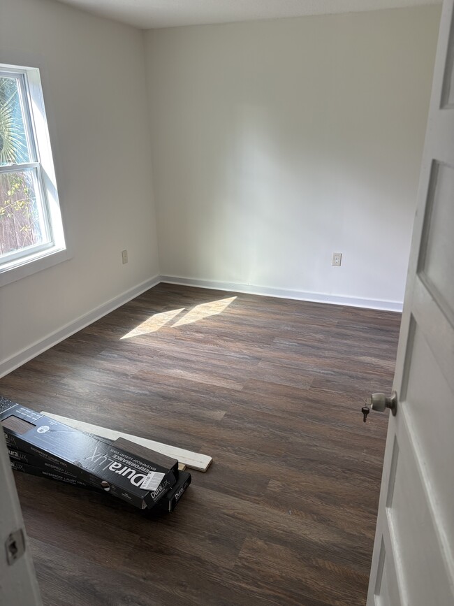 Foto del edificio - 617 W 41st St