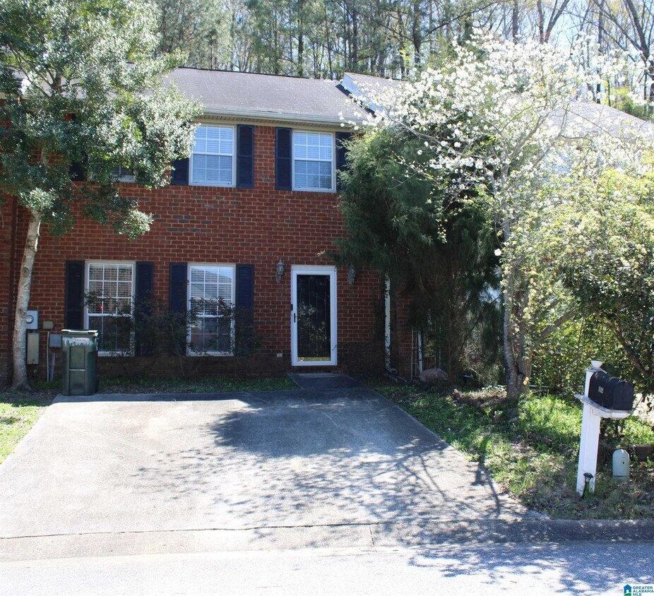 Primary Photo - 132 Sugar Dr