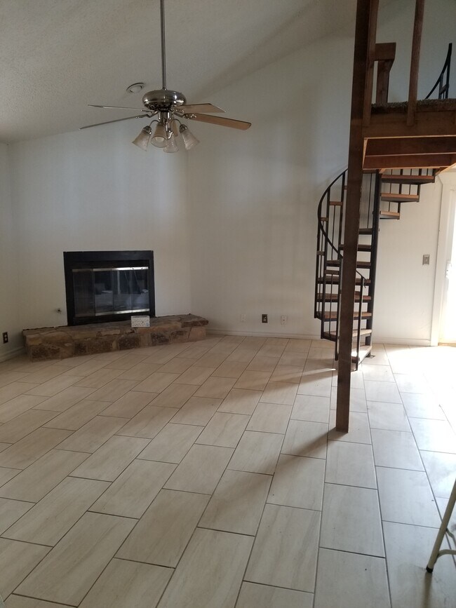 Building Photo - 1801 Twintree Dr