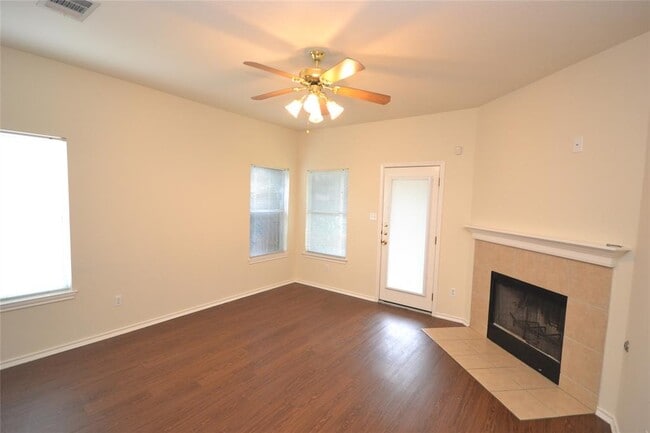 Foto del edificio - 716 Northcreek Dr