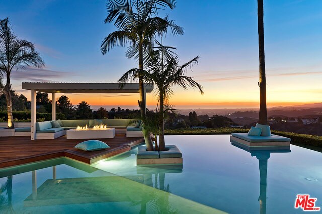 Foto del edificio - 2451 Briarcrest Rd