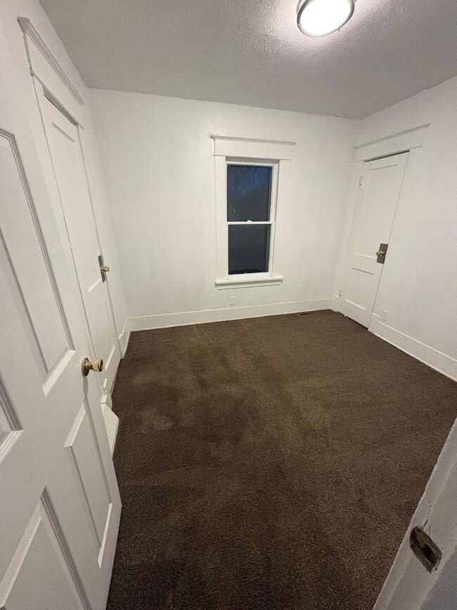 Building Photo - 1222 E 4th St