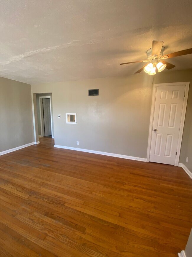 Building Photo - Acreage In SE Lincoln! 2/1 Available June ...