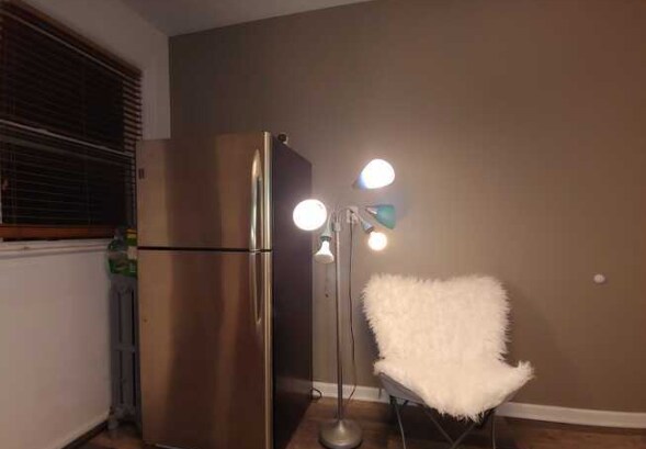 Foto del edificio - Spacious 4-Bedroom Home with Basement & Pa...
