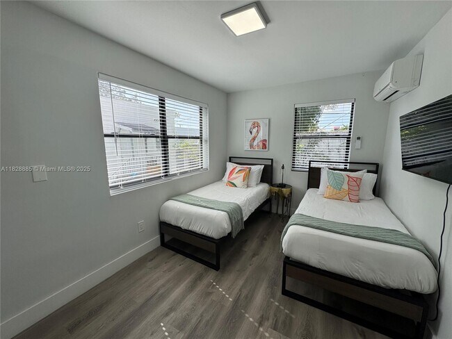 Foto del edificio - 584 NW 30th St