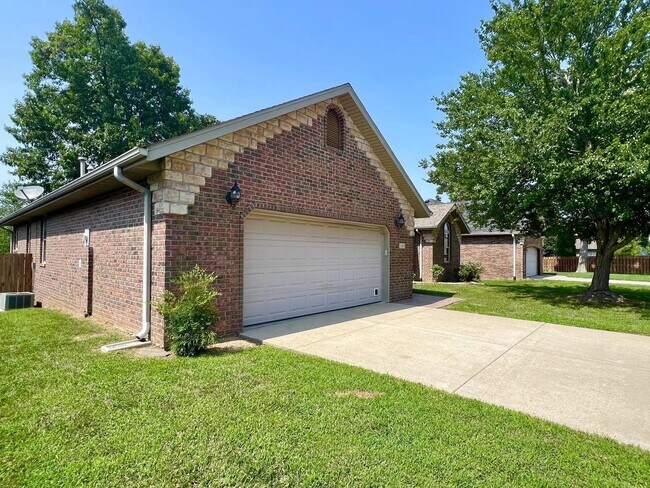 Foto del edificio - Beautiful Home in Nixa! Wont Last!