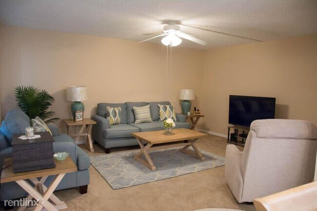 Building Photo - 2 br, 2 bath  - 779 Burgundy Q