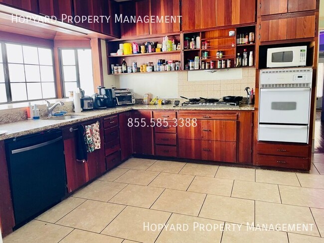 Building Photo - 737 S 11th St