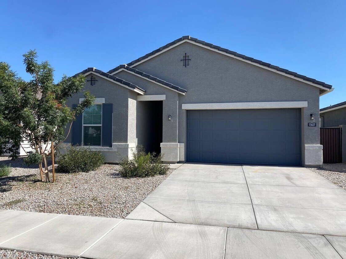 Foto principal - 15627 W Smoketree Dr
