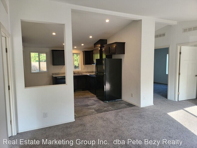 Building Photo - 3 br, 2 bath House - 305 S Main Street