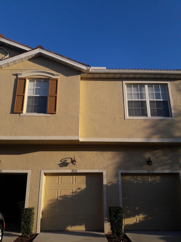 Annual unfurnished-3 bedroom, 2 bath condo with garage in gated community! - Annual unfurnished-3 bedroom, 2 bath condo with garage in gated community!