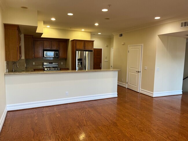 Building Photo - 850 N Hudson Ave