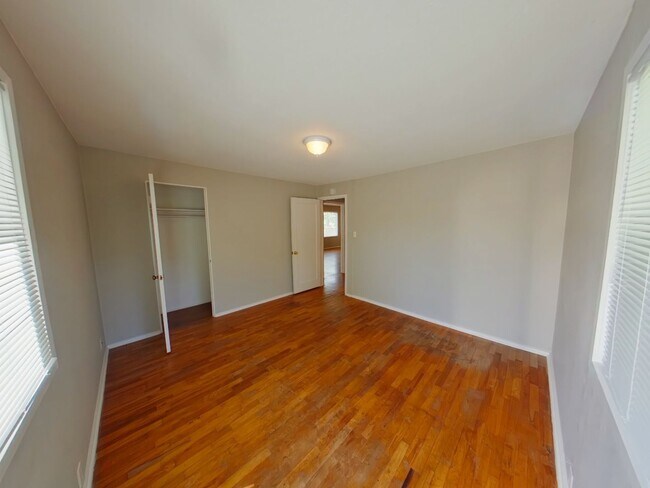 Foto del edificio - 5 Bedroom/2 bathroom