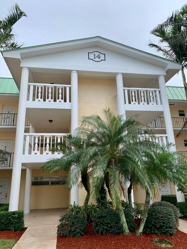 14 Colonial Club Dr Unit 301, Boynton Beach, FL 33435 Condo for Rent in Boynton Beach, FL