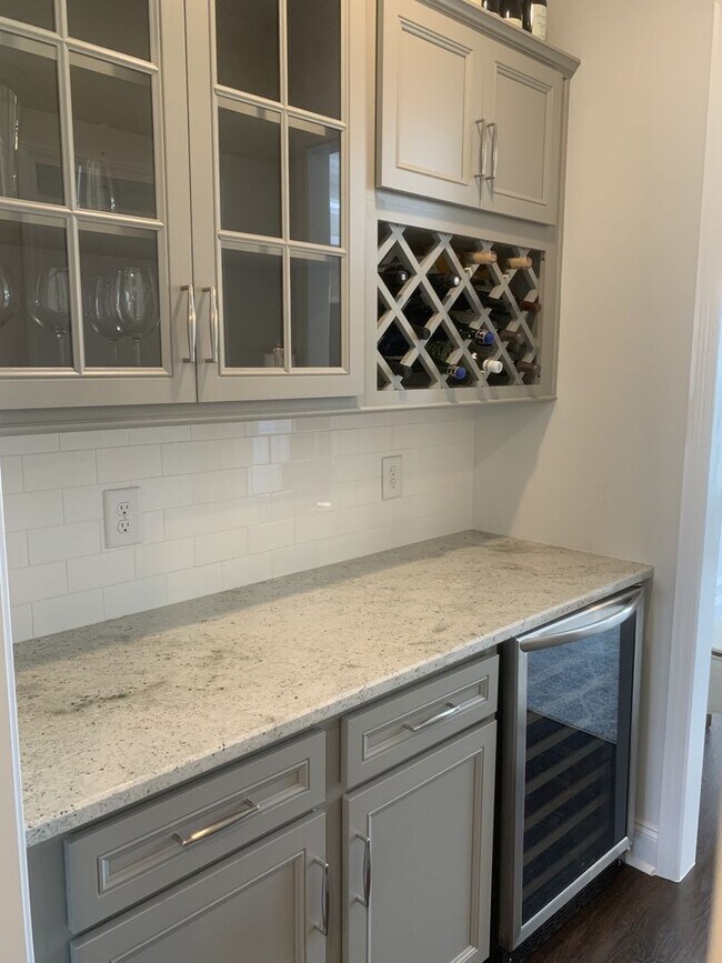 Foto del edificio - Like-New 5 Bedroom Rental Home in Mount Ju...