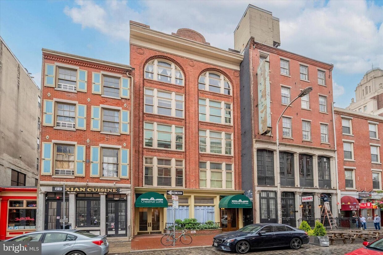 Primary Photo - 122 Chestnut St