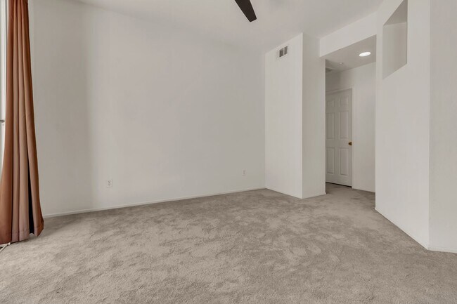 Building Photo - 2773 N Blackburn Dr