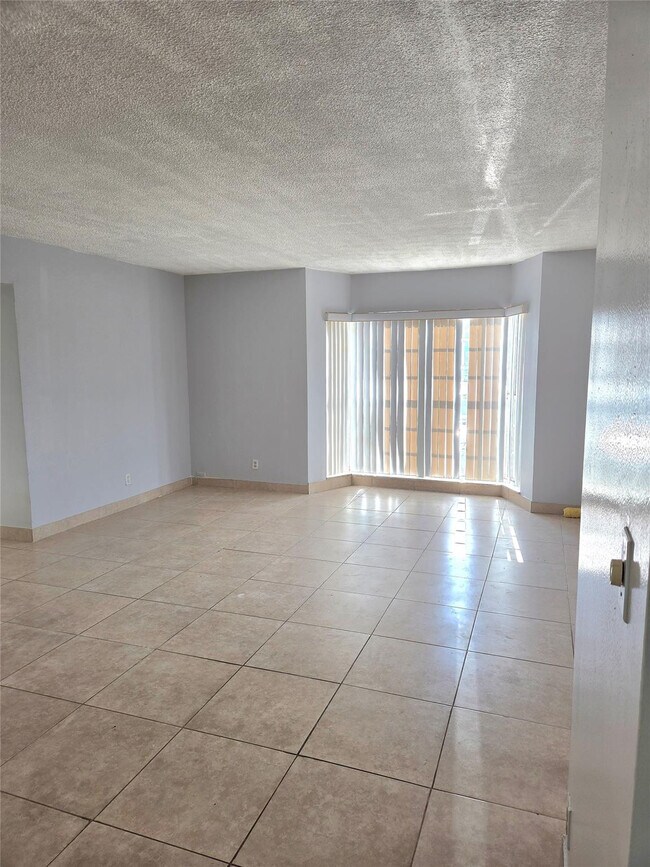 Foto del edificio - 1971 SE 5th Ct