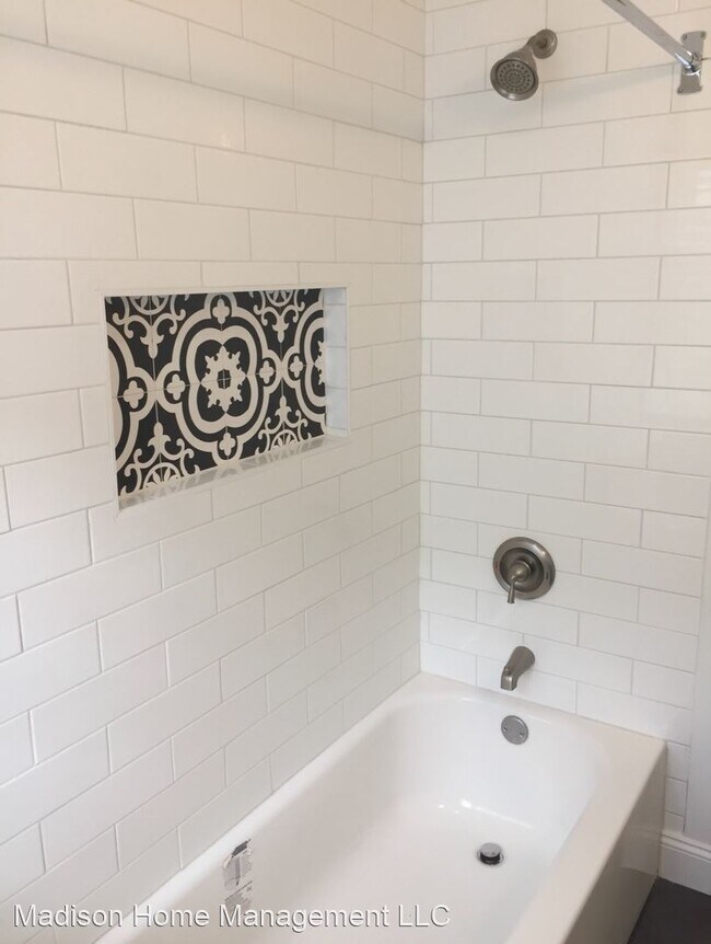 Building Photo - 3 br, 1 bath House - 916 Chestnut St