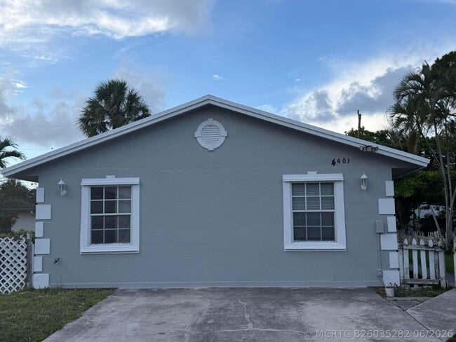 Building Photo - 4403 Anna Ln