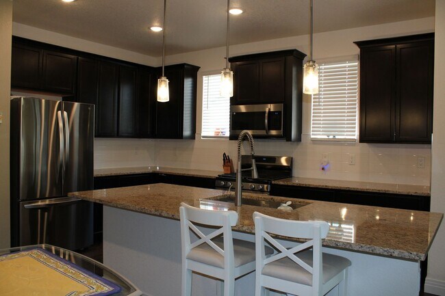 Foto del edificio - Stunning 3 Bedroom Townhouse