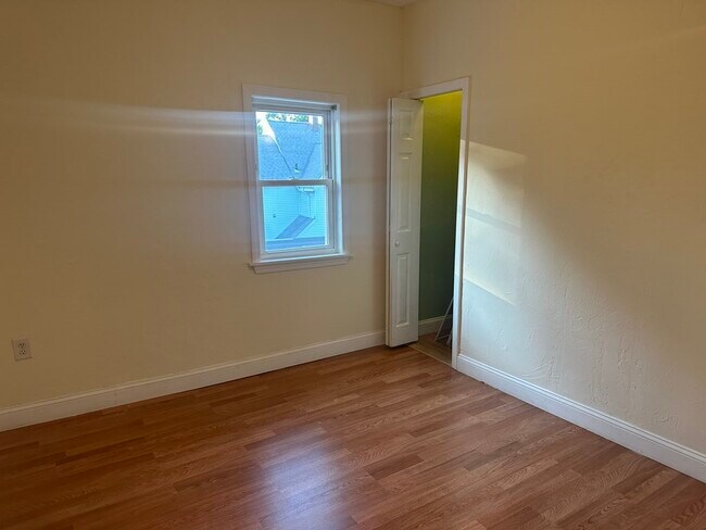 Building Photo - 20 Holbrook Ave
