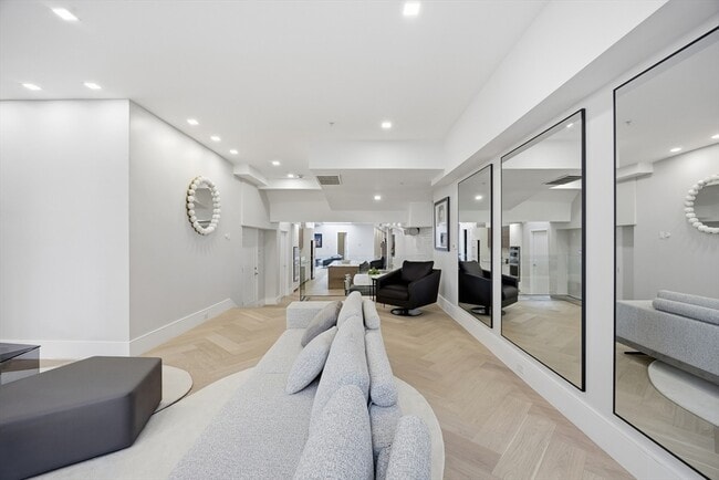 Building Photo - 125 Broad St