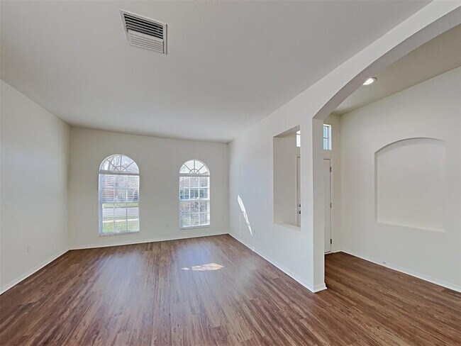 Building Photo - 2911 Fifer Dr