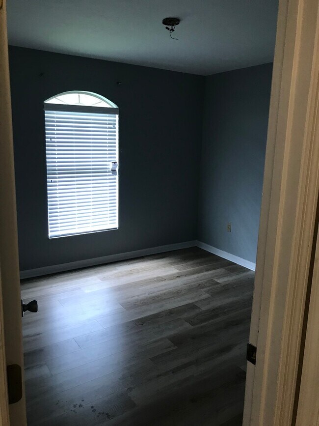 Building Photo - Beautiful 3 Bedroom 2 Bathroom House