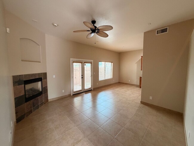 Foto del edificio - 897 E Roma Ave