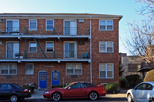 Building Photo - 69-16 66th Dr