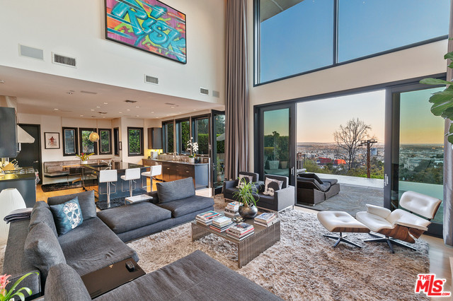 Building Photo - 1573 Sunset Plaza Dr