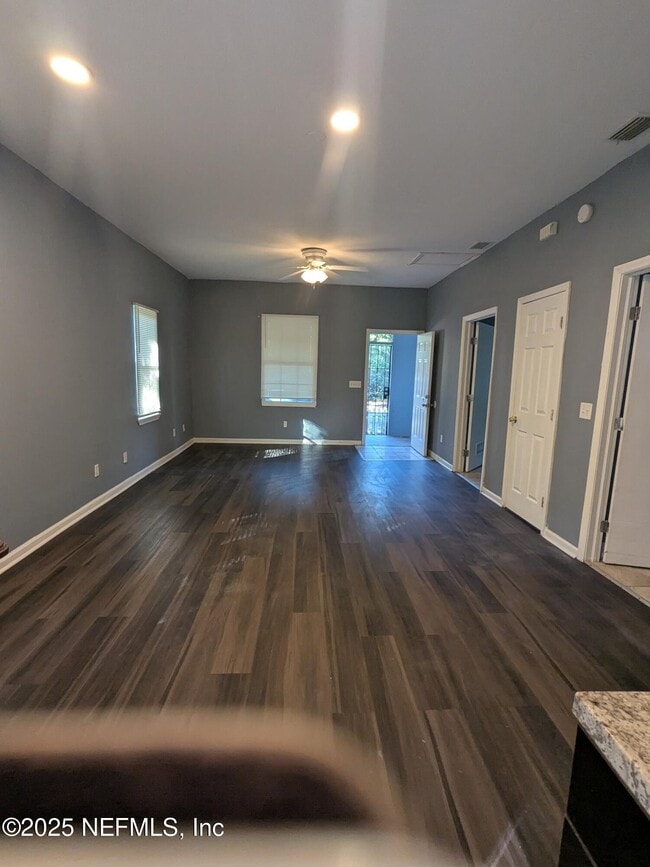 Building Photo - 1568 Ella St