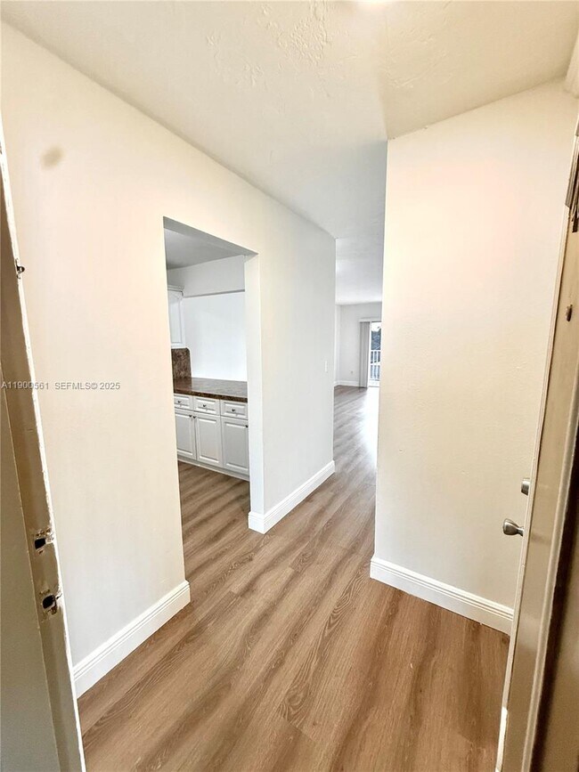 Building Photo - 2400 NW 16th St Rd