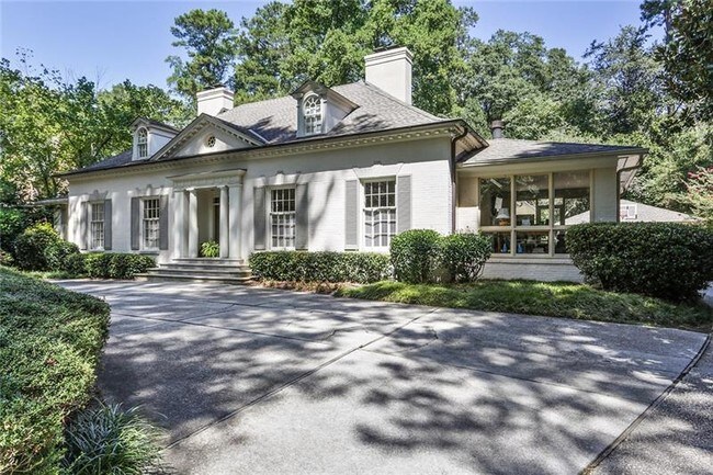 Foto del edificio - 447 Valley Rd NW