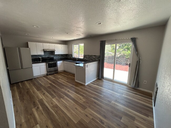 Foto del edificio - 10116 Fairfax Ct