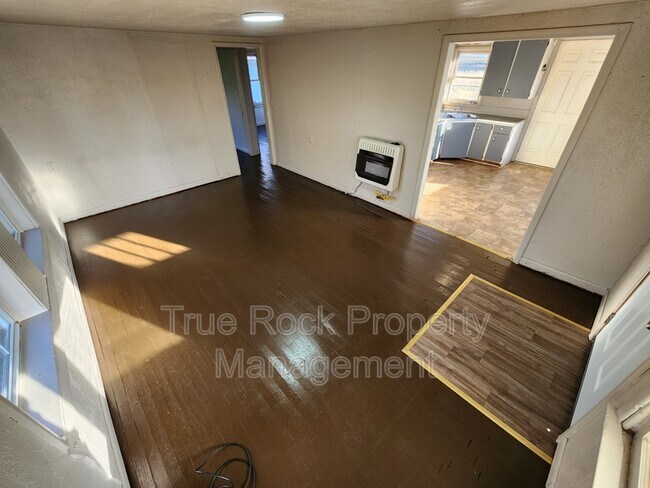 Foto del edificio - 102 W 7th