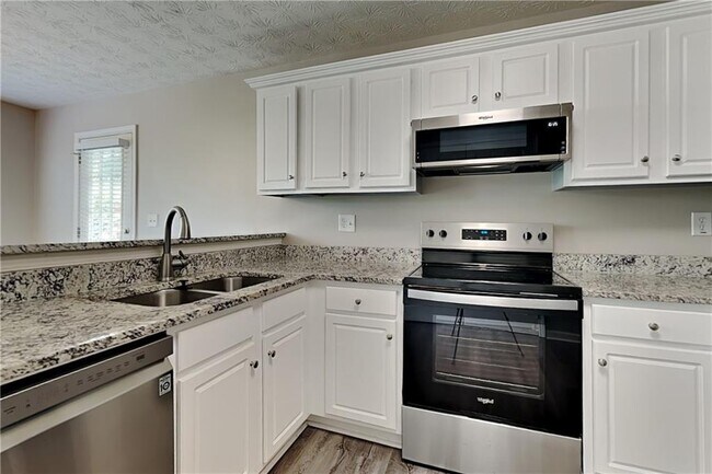 Building Photo - 511 Cambridge Way